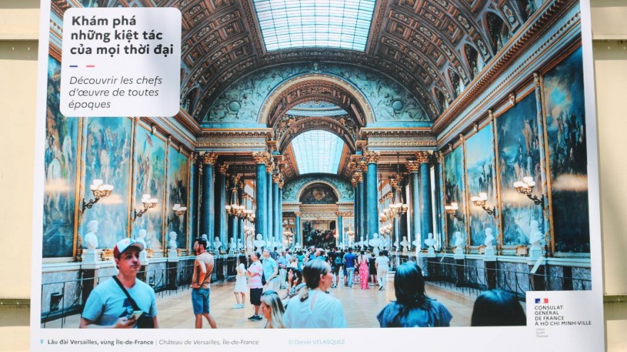 France promotes tourism through photo exhibition